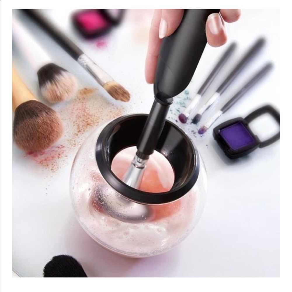 Makeup brush cleaner and dryer